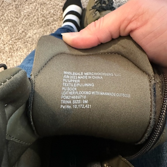 Falls Creek Army Green and black stylish heeled combat boots size 9 - Picture 6 of 7